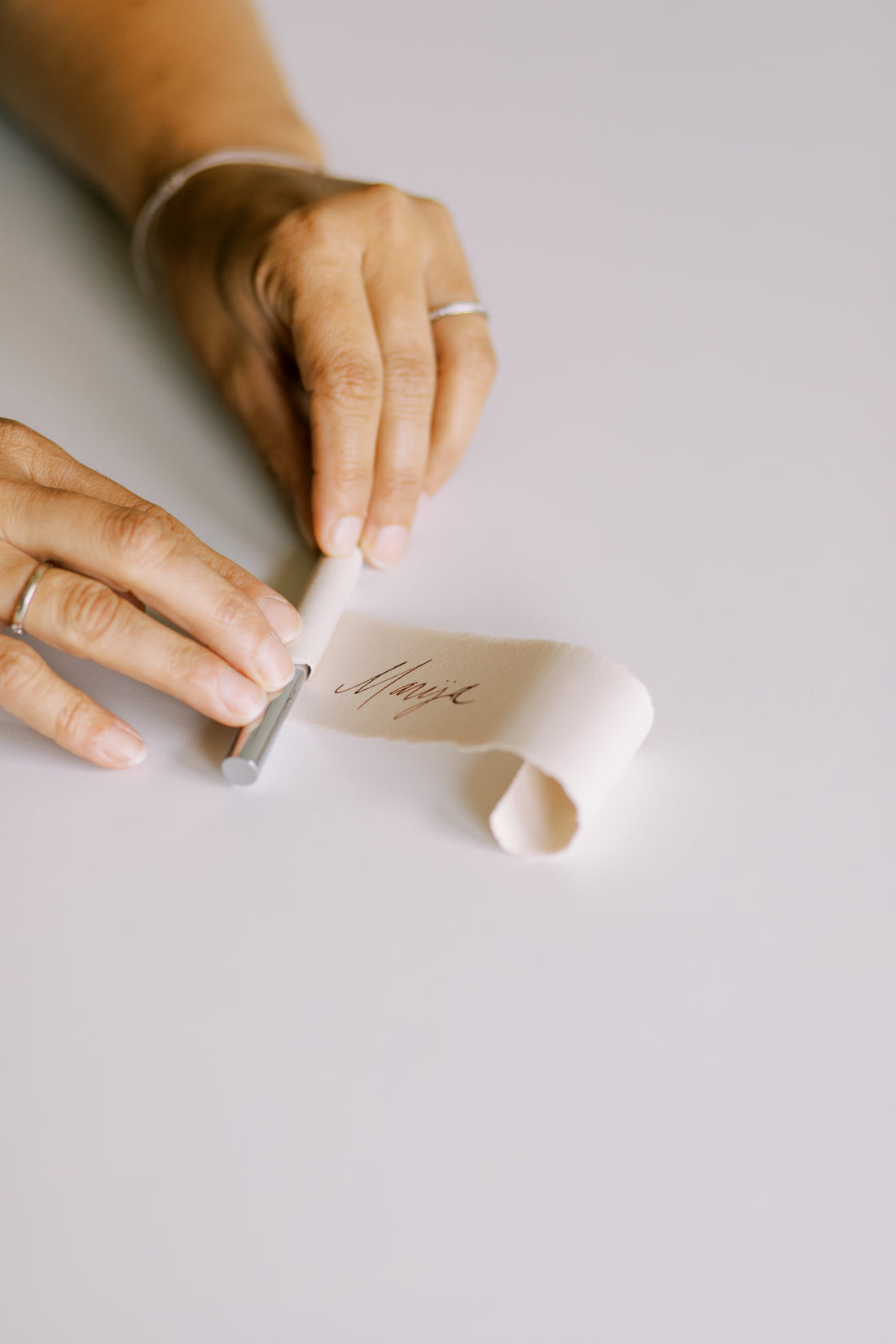 How to roll our rolled place cards