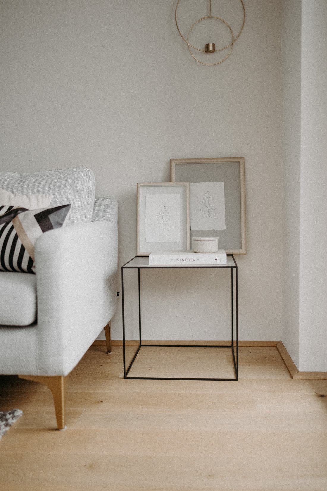 How to arrange handmade paper prints in your home